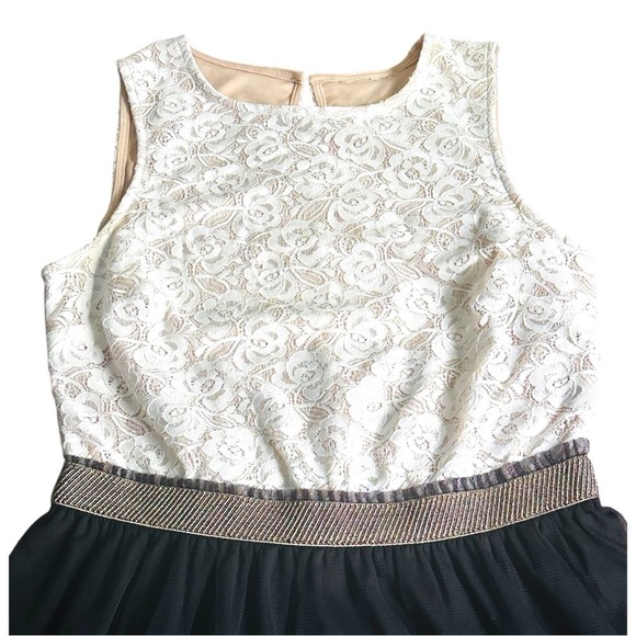 🌺 5 x 25 🌺Elegant Lace Kids Dress - Black and Cream - Picture 8 of 8